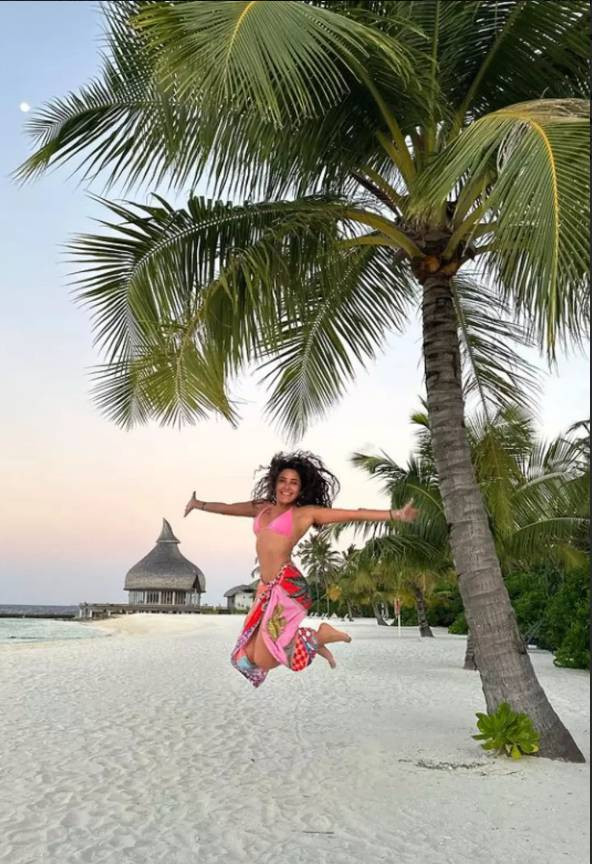 Melek Mosso'nun Maldivler pozu olay oldu - Resim: 1